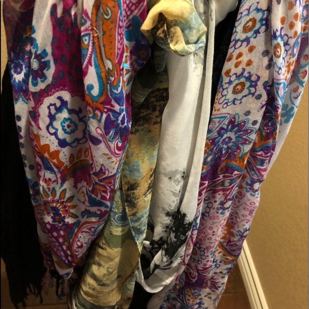 Scarfs - Picture 1 of 1